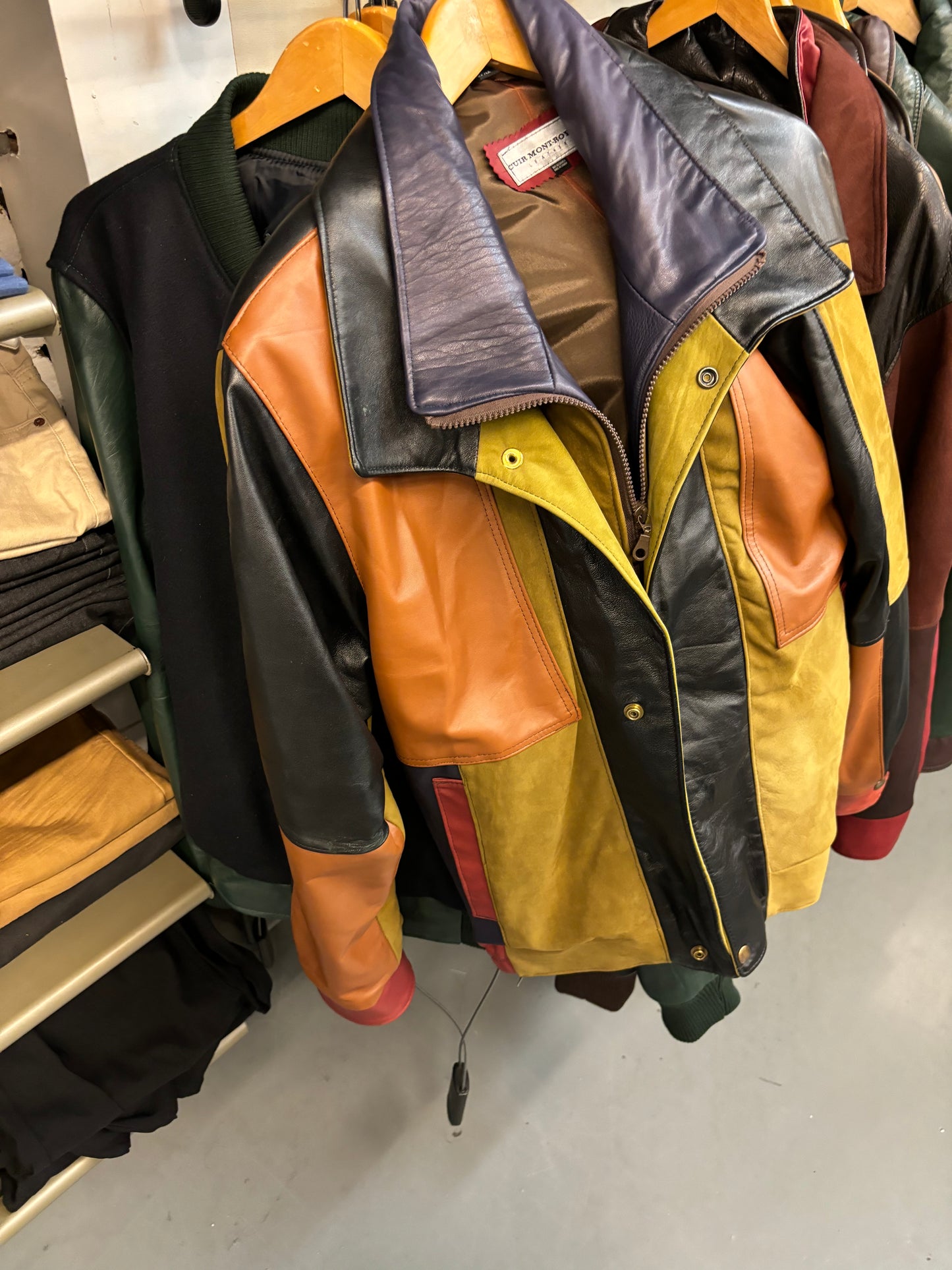 Manteau de cuir recyclé fait à Montréal